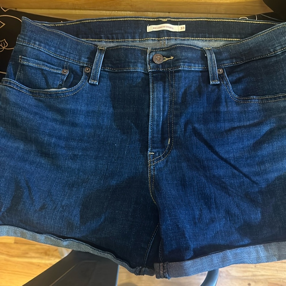 Levi short